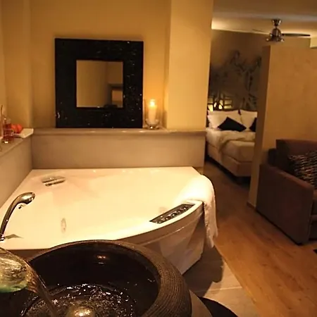 Hotel Mousiko Pandoxeio *
